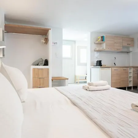 White W3 New In Apartment