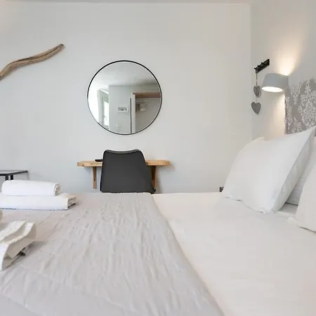 Apartment White W3 New In *