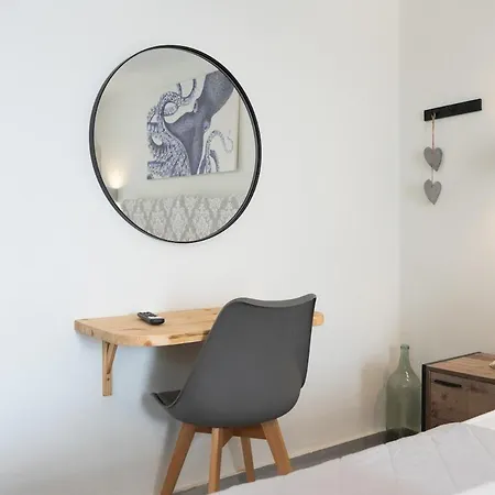 White W3 New In Apartment Naousa (Paros)