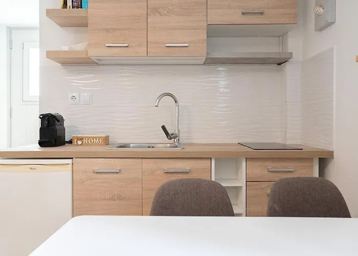 White W3 New In נאוסה