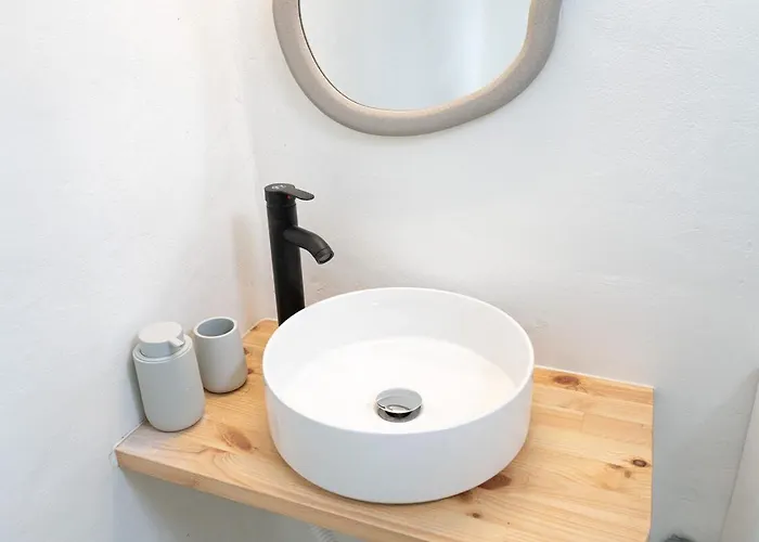 White W3 New In דירה נאוסה