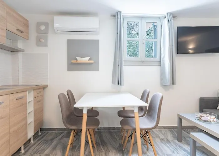 White W3 New In נאוסה